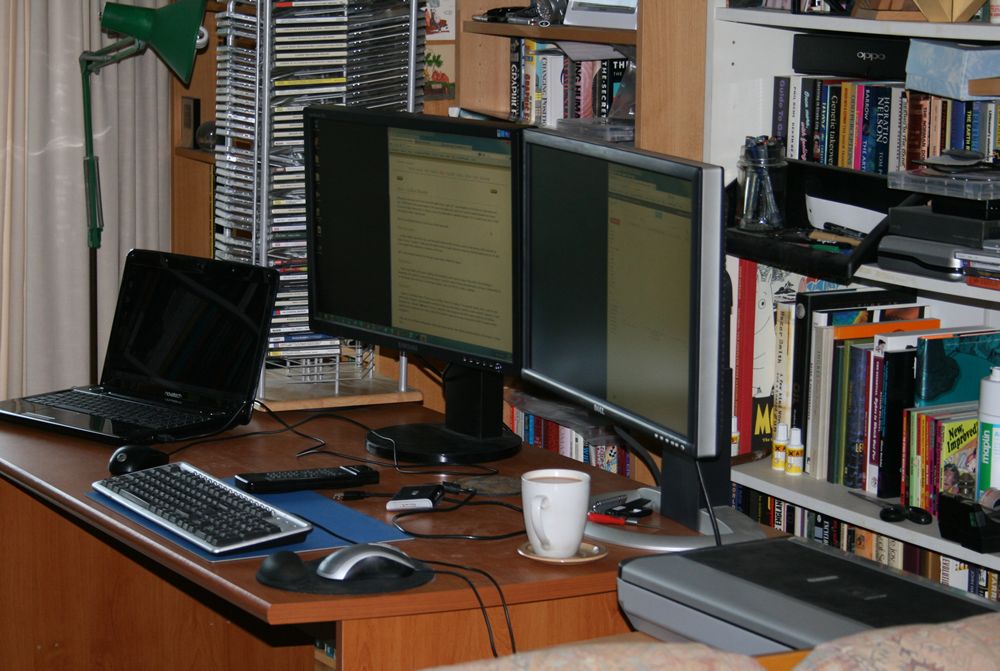 Twin screens plus laptop